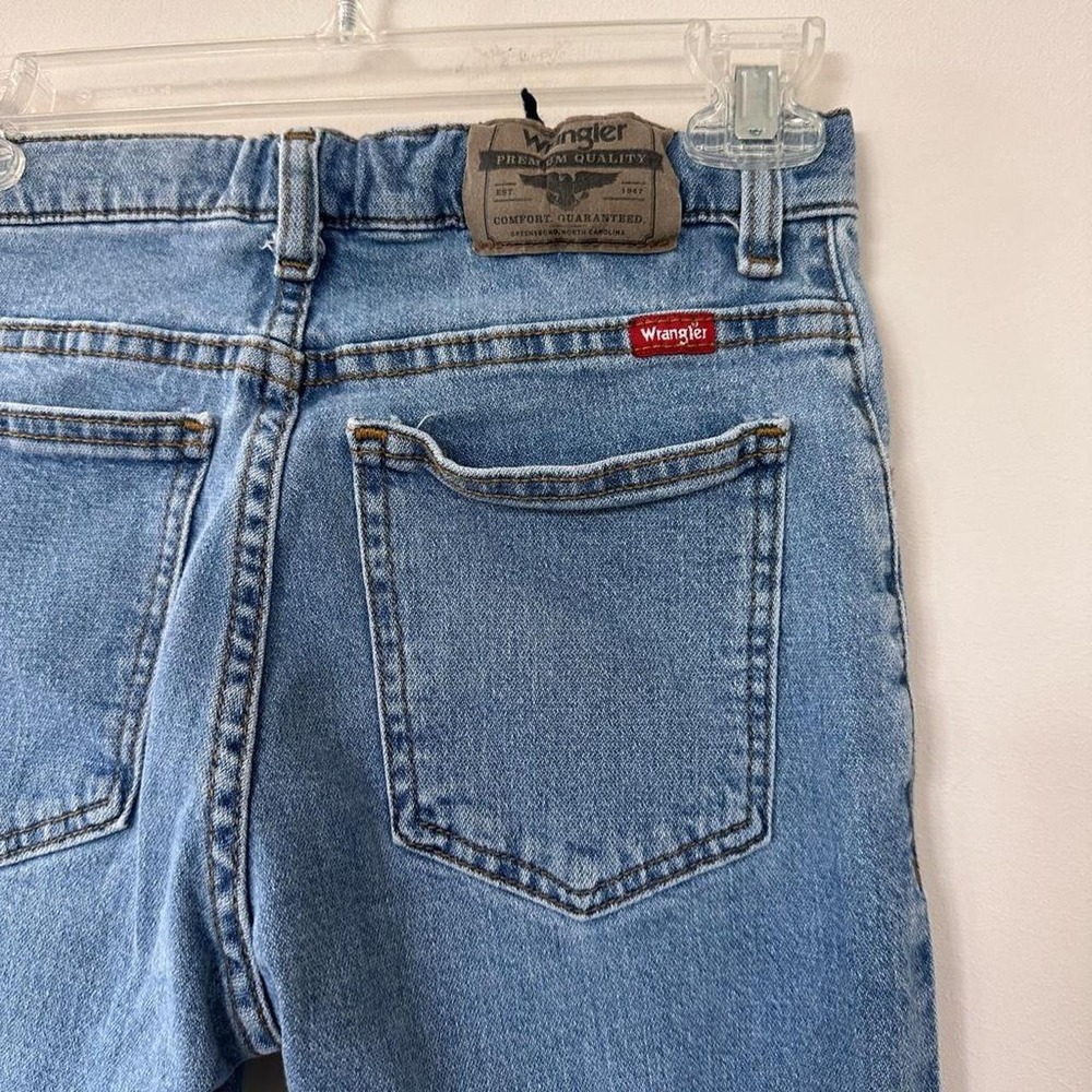 Wrangler blue denim jeans 99% cotton 1% spandex. Size 28"